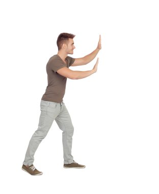 genç adam bir şey bastırıyor