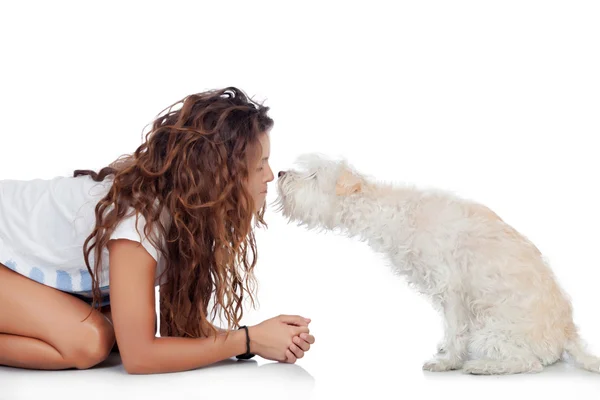 Gelukkig meisje met haar hond geïsoleerd — Stockfoto