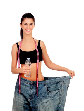 geri büyük pantolon ve su şişesi olan Slim kadın