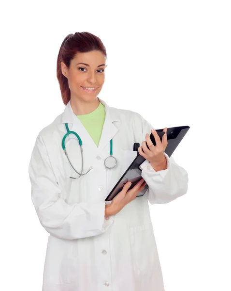 Jovem médico mulher sorrindo com prancheta — Fotografia de Stock