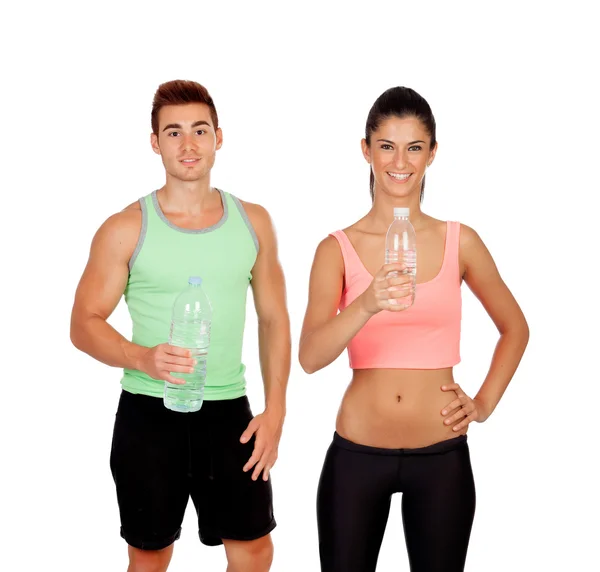 Молода пара в спортзалі питна вода — стокове фото
