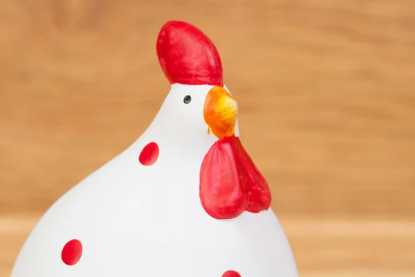 Ceramica gallina divertente bianco e rosso — Foto Stock