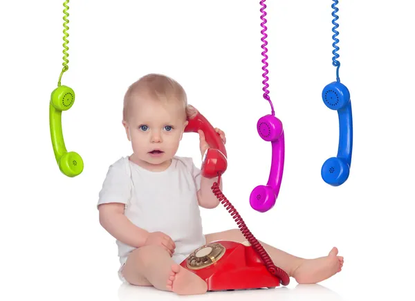 Bellissimo bambino con molti telefoni — Foto Stock