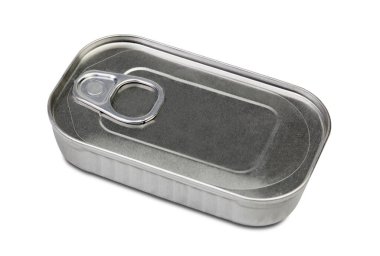 Metal kutu beyaz arkaplanda izole bir şekilde korunur