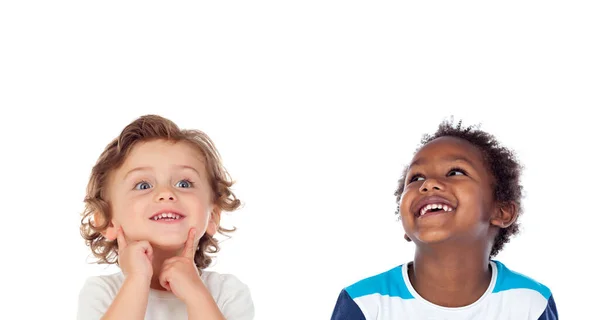 Zwei Nachdenkliche Kinder Blicken Isoliert Auf Weißem Hintergrund Auf — Stockfoto