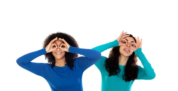 Dos Niñas Adolescentes Alegres Mirando Través Sus Manos Como Unas — Foto de Stock