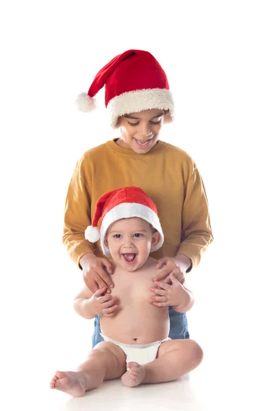 Deux Frères Heureux Avec Chapeau Noël Isolé Sur Fond Blanc — Photo