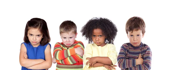 Quattro Bambini Abbastanza Arrabbiati Isolati Uno Sfondo Bianco — Foto Stock