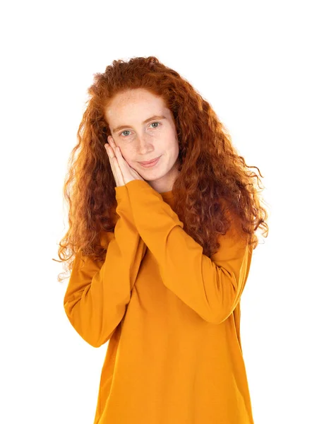 Jovem Ruiva Bonita Com Cabelo Ondulado Longo Sardas Usa Shirt — Fotografia de Stock