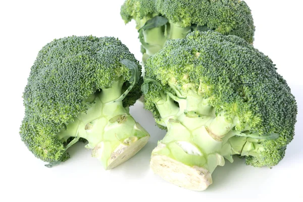 Beyaz Arka Planda Izole Edilmiş Taze Brokoli — Stok fotoğraf