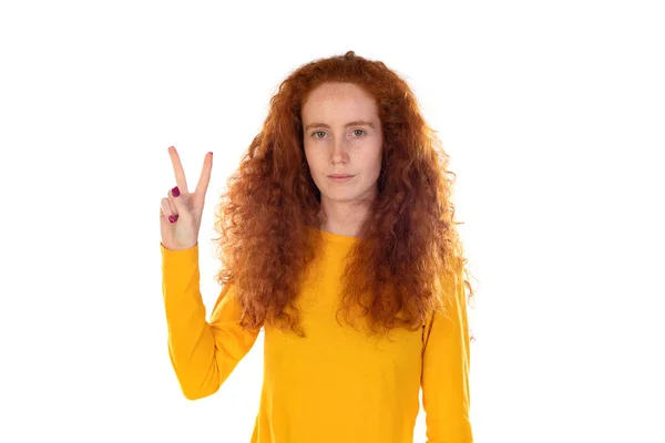 Retrato Atraente Bem Sucedido Menina Ruiva Regozijando Divertindo Isolado Sobre — Fotografia de Stock