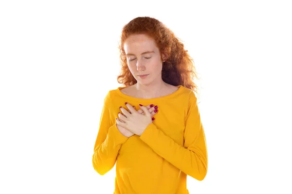 Ειλικρινής Κοκκινομάλλα Γυναίκα Κρατά Χέρια Μαζί Προσεύχεται Θέτουν Πάνω Από — Φωτογραφία Αρχείου