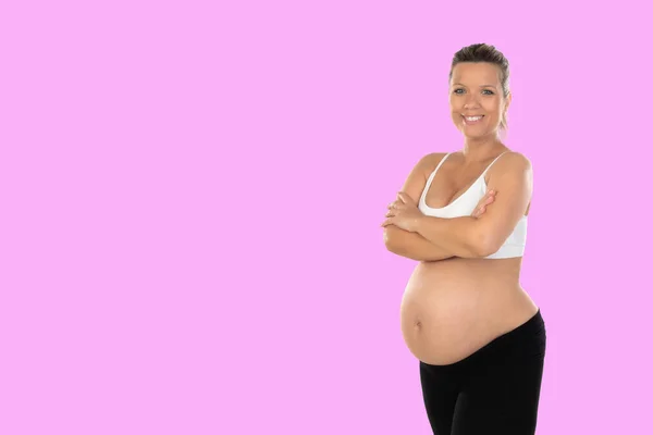 妊娠中 ピンクの背景に孤立した幸せな妊婦 — ストック写真