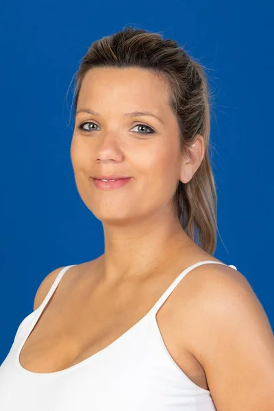 Mujer Bonita Feliz Aislada Sobre Fondo Azul — Foto de Stock