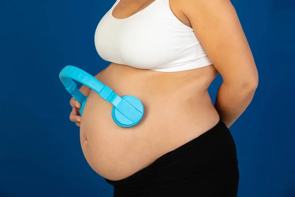 Schwangerschaft Glückliche Schwangere Frau Isoliert Auf Blauem Hintergrund — Stockfoto
