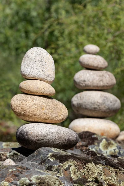 バランスと調和の概念 自然の上の岩 — ストック写真