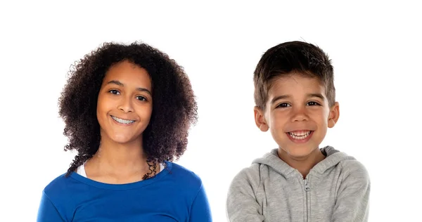 Zwei Glückliche Geschwister Isoliert Auf Weißem Hintergrund — Stockfoto