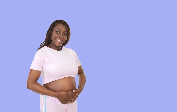 Young Beautiful Pregnant African Woman Color Background — Fotografia de Stock