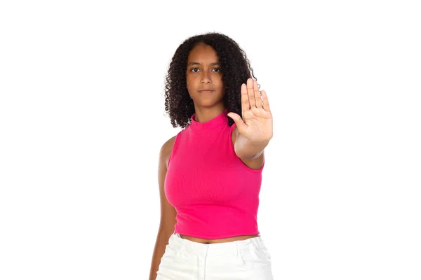 アフロヘアの若い美しいアフリカ系アメリカ人女性は手の手のひらで歌うのをやめます 顔に負と深刻なジェスチャーで警告式 — ストック写真