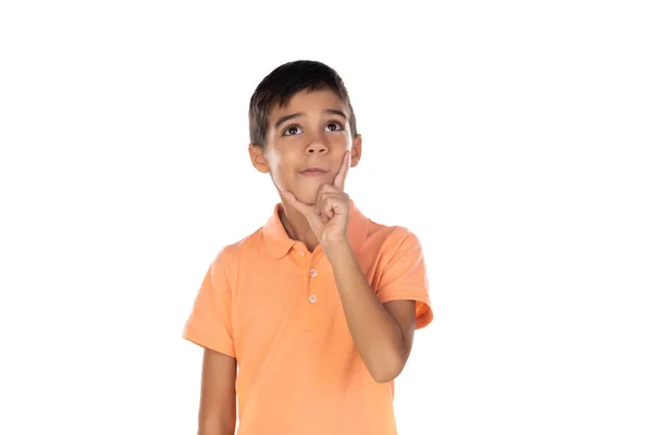 Pensive Klein Kind Met Oranje Shirt Geïsoleerd Een Witte Achtergrond — Stockfoto