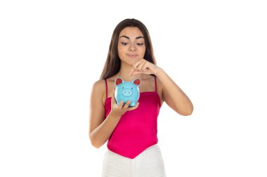 Elinde para kutusu olan esmer genç bir kadın. Beyaz arka planda izole edilmiş koruyucu kız