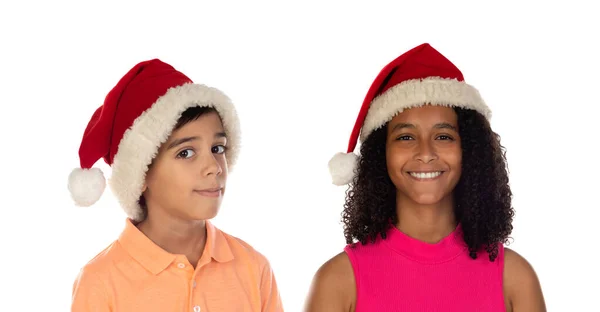 幸せな笑顔子供と美しいですティーン女の子でクリスマス帽子見ますカメラ隔離されました上の白い背景 — ストック写真
