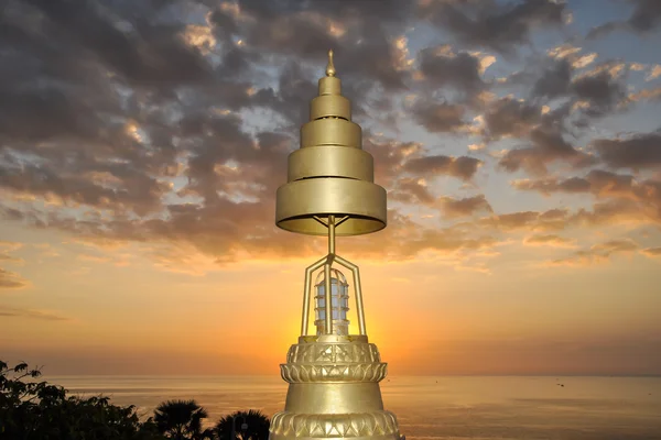 gün batımında işarete