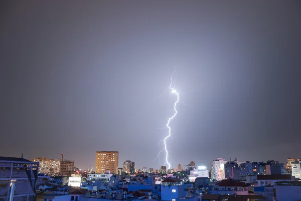 hanoi üzerine enfes yıldırım