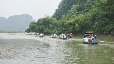 tekne turist ninh binh ile