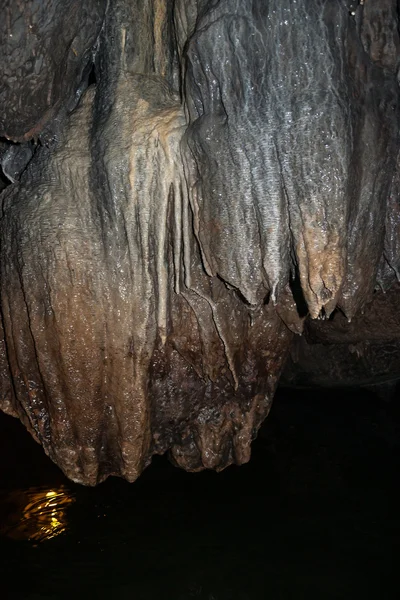 Dentro da Caverna Hang Toi — Fotografia de Stock