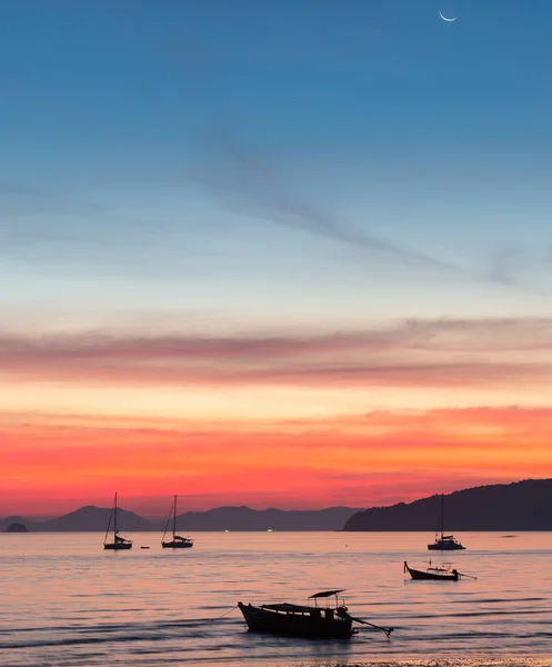 bir ao nang beach gün batımında