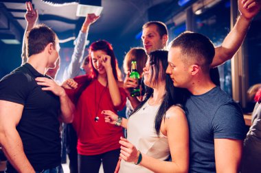 parti üzerinde çift