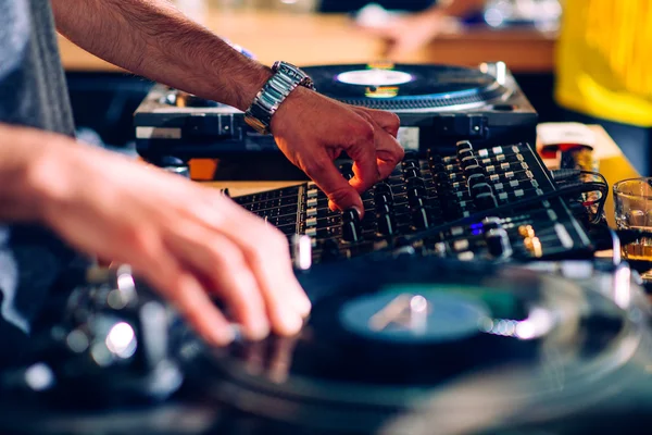 DJ ekipman eller