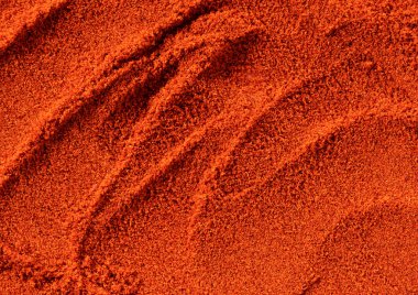 Ekranda kırmızı biber tozu var. Cayenne biberi. Paprika tozu. Yukarıdan bak. Gıda arkaplanı