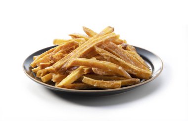 Imokempi beyaz arka plana yerleştirildi. Imokempi, tatlı patateslerden yapılmış ve şekerle kaplanmış bir Japon tatlısıdır..