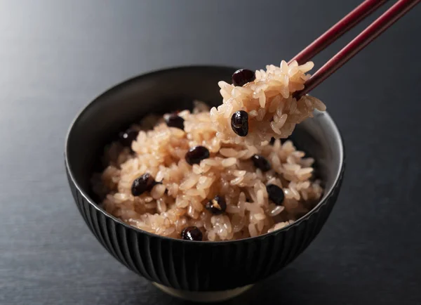 Red Rice Placed Black Background Sekihan Steamed Glutinous Rice Boiled — Stock Photo, Image