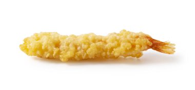 Beyaz arka plana yerleştirilmiş karides tempurası. Tempura bir Japon yemeğidir. Japon kızarmış karidesi..