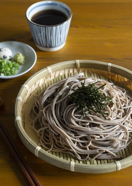 Zaru Soba Condiments Wooden Table Zaru Soba Traditional Japanese Food — Stockfoto