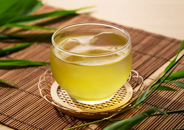 Cold Japanese Green Tea Placed Bamboo Luncheon Mat Green Tea — Stock fotografie