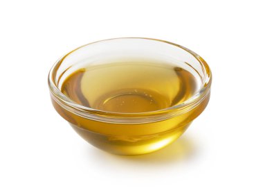 Beyaz arka planda cam kasede bal. Yakın plan.. 