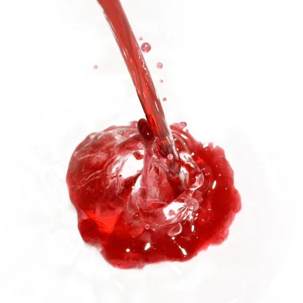 Liquido rosso versato nel liquido limpido — Foto Stock