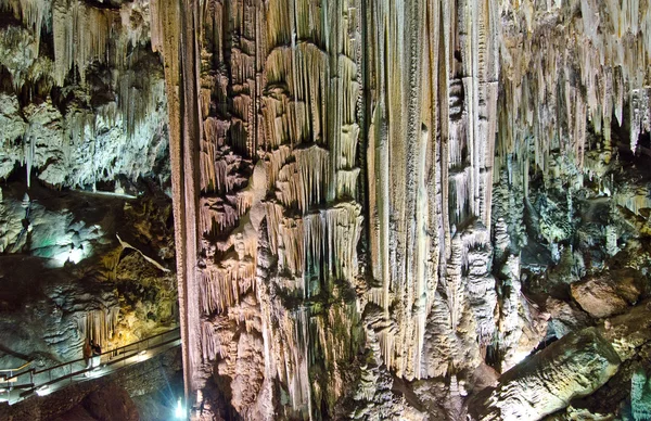 Stalattiti nelle Grotte di Nerja, Spagna — Foto Stock