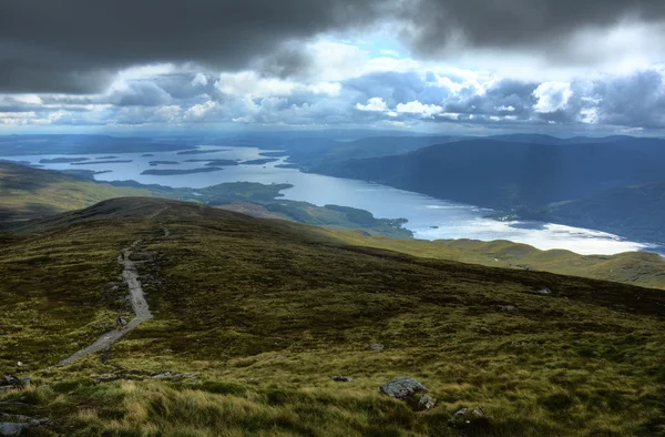 Лох Lomond від верхніх схилах Бен Lomond, Шотландія — стокове фото