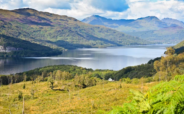 Loch lomond üst yamaçlarında ben lomond, İskoçya'dan — Stockfoto