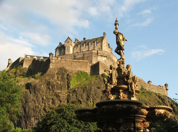 Kasteel van Edinburgh van princes street gardens — Stockfoto