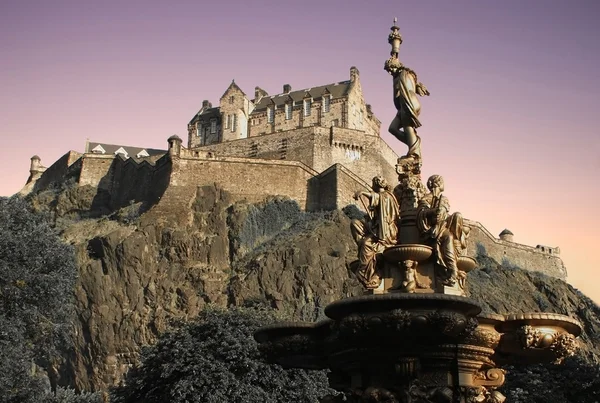 Château d'Édimbourg au coucher du soleil — Photo