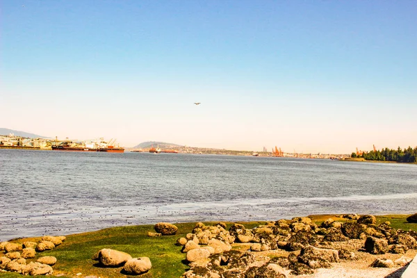 Lions Gate Bridge tratto da Prospect Point Lookout in una giornata di sole — Foto Stock