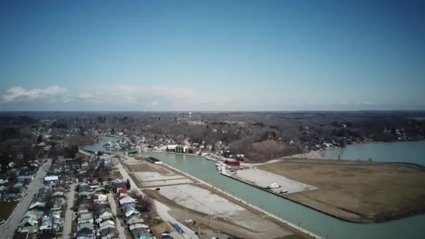 Letecká videografie z jezera Erie Ontario. Port Stanley — Stock video