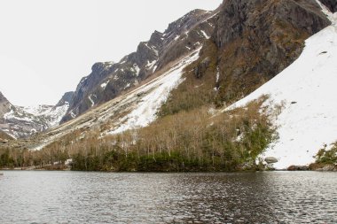 Yeni kurulan toprakların fiyortlarını görmek için ortak turizm aktiviteleri