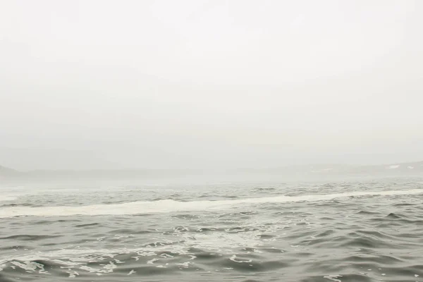 Welle Kracht Gegen Kleinen Eisberg Der Meer Treibt — Stockfoto